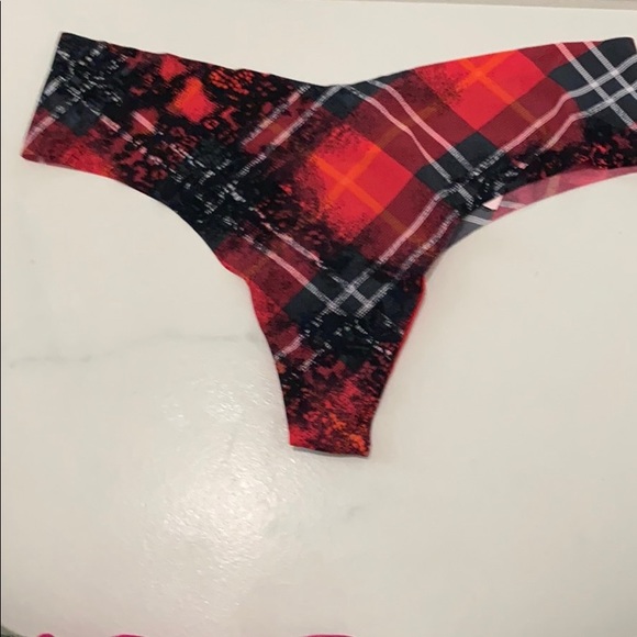 NWOT 2 Panties Victoria’s Secret Seamless Thong (2) - Picture 1 of 4